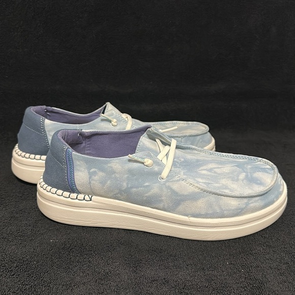 Women’s Shoes Hey Dude Size 8 Slip Ons Dudes - Picture 3 of 8